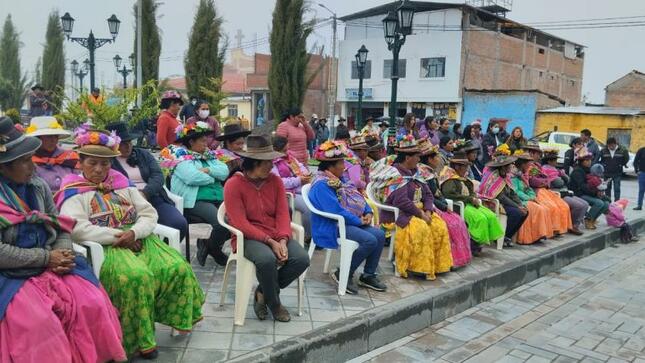 El alcalde provincial de Mariscal Nieto, John Larry Coayla, entregó más de 350 puestos de trabajo exclusivamente para mujeres de estos dos distritos.