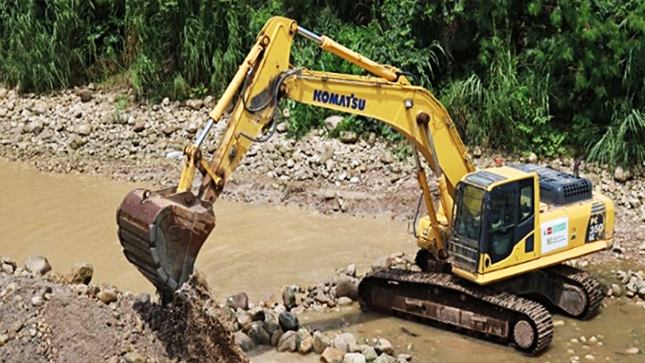 Maquinarias del Gore Lima atienden emergencias por lluvias en Quinocay y Viscas - Yauyos