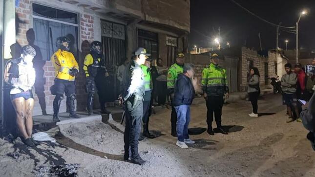 Agentes del serenazgo de la Municipalidad Provincial de Mariscal Nieto apoyaron las diligencias de la Policía Nacional y el fiscal Ramiro Molina, para que los pobladores de la urbanización La Victoria, en el distrito de Samegua, entreguen a un presunto ladrón a las autoridades.