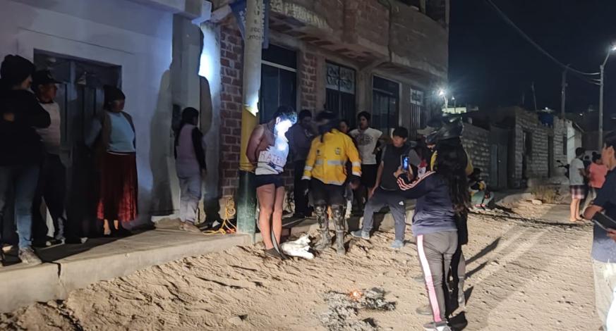 Agentes del serenazgo de la Municipalidad Provincial de Mariscal Nieto apoyaron las diligencias de la Policía Nacional y el fiscal Ramiro Molina, para que los pobladores de la urbanización La Victoria, en el distrito de Samegua, entreguen a un presunto ladrón a las autoridades.