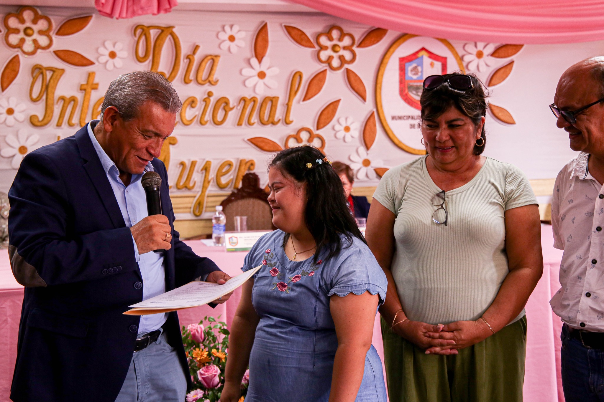 En Sesión Solemne Por El Día Internacional De La Mujer Municipalidad Distingue A 23 Mujeres