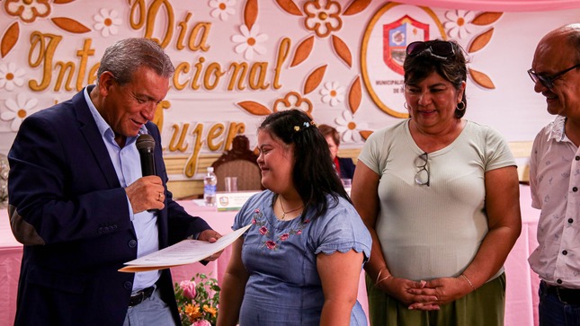 En Sesión Solemne Por El Día Internacional De La Mujer Municipalidad Distingue A 23 Mujeres 