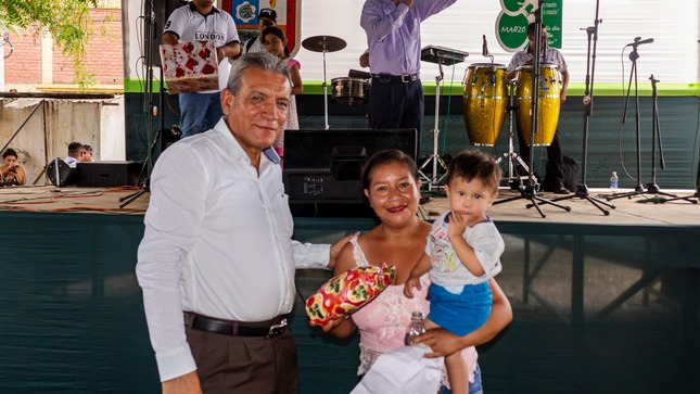 Alcalde De Sullana Celebra El Día De La Mujer Junto A Las Beneficiarias De Los Programa Alimentarios Municipales