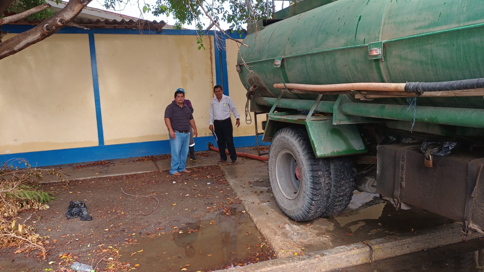 Comuna Chirense Evacua Aguas Pluviales De La I.E. N° 14785 EX-APLICACIÓN