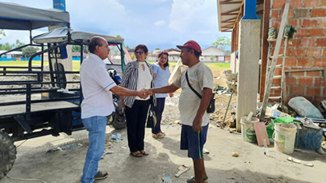 Directora Regional de Educación visitó I.E. "Virgen de la Candelaria" dialogó con docentes y padres de familia y comprobó construcción de infraestructura por padres de familia