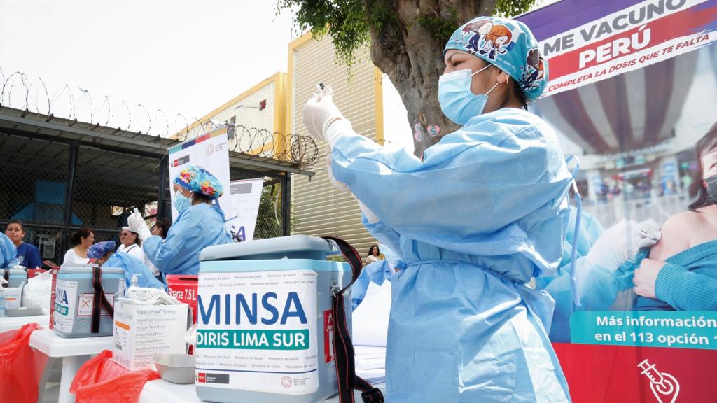 Minsa vacuna contra la covid-19 a más de 400 mujeres del Establecimiento Penitenciario Santa Mónica en Chorrillos