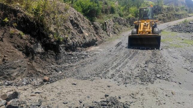 🔵MUNICIPALIDAD DISTRITAL de CHAVÍN DE HUÁNTAR APOYA CON MAQUINARIA PESADA EN EL CASERÍO DE RURIQUILCA🔵