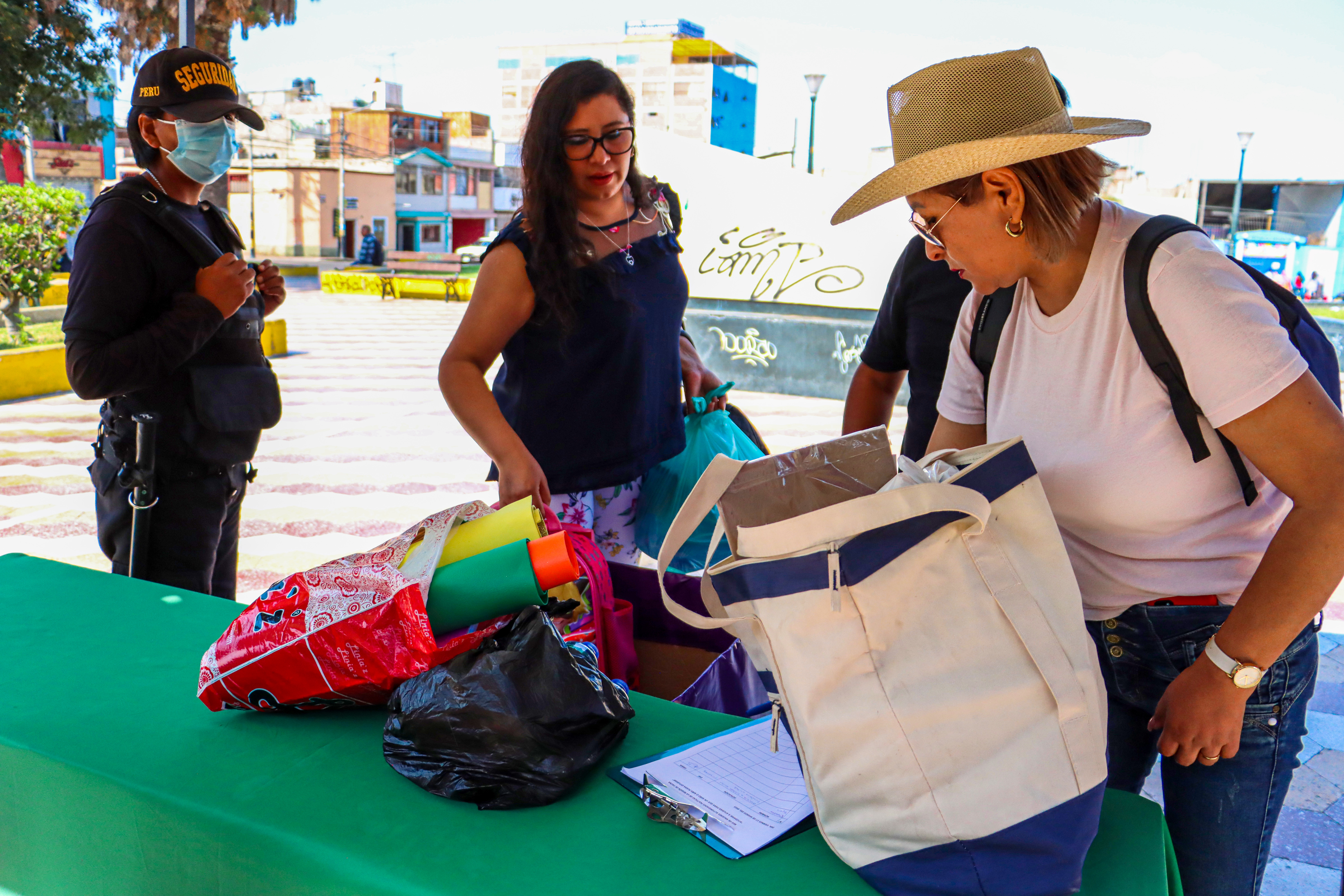 Campaña recolecta 500 kg. de útiles escolares