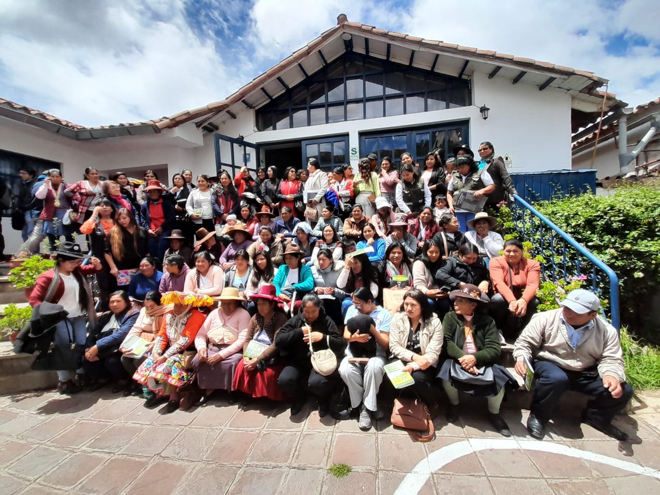 Reunión de la asociación de regidoras y mujeres autoridades de la región del Cusco