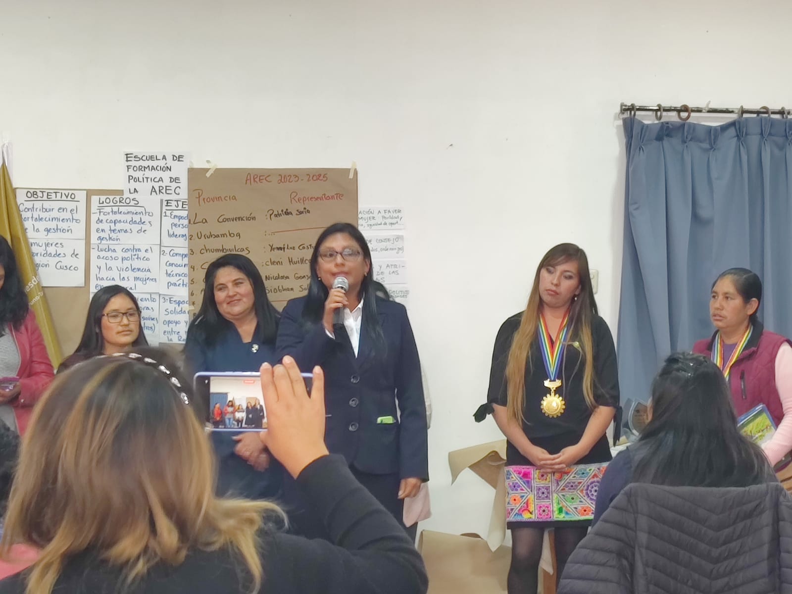 Reunión de la asociación de regidoras y mujeres autoridades de la región del Cusco