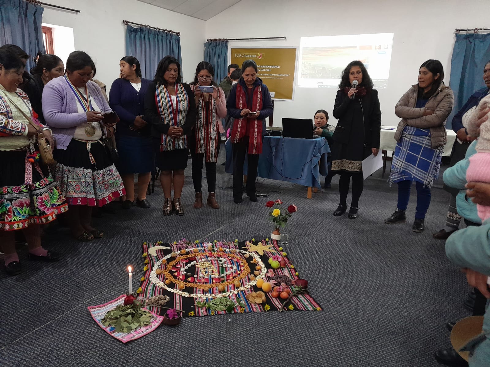 Reunión de la asociación de regidoras y mujeres autoridades de la región del Cusco