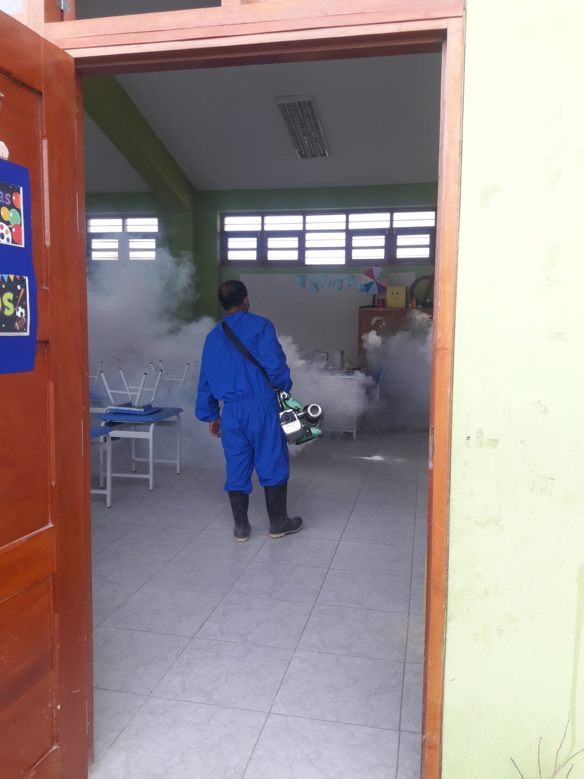 Instituciones educativas son fumigadas para evitar la proliferación del dengue