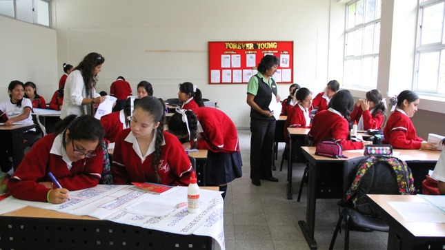 Más de 22 000 auxiliares de educación perciben s/800 de incremento de remuneraciones en marzo