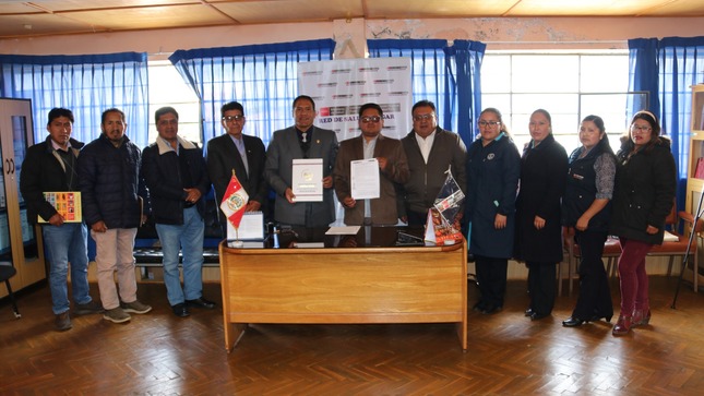 Ugel y la Red de Salud firman convenio interintitucional para beneficiar a más de 16 mil estudiantes de la provincia de Melgar.