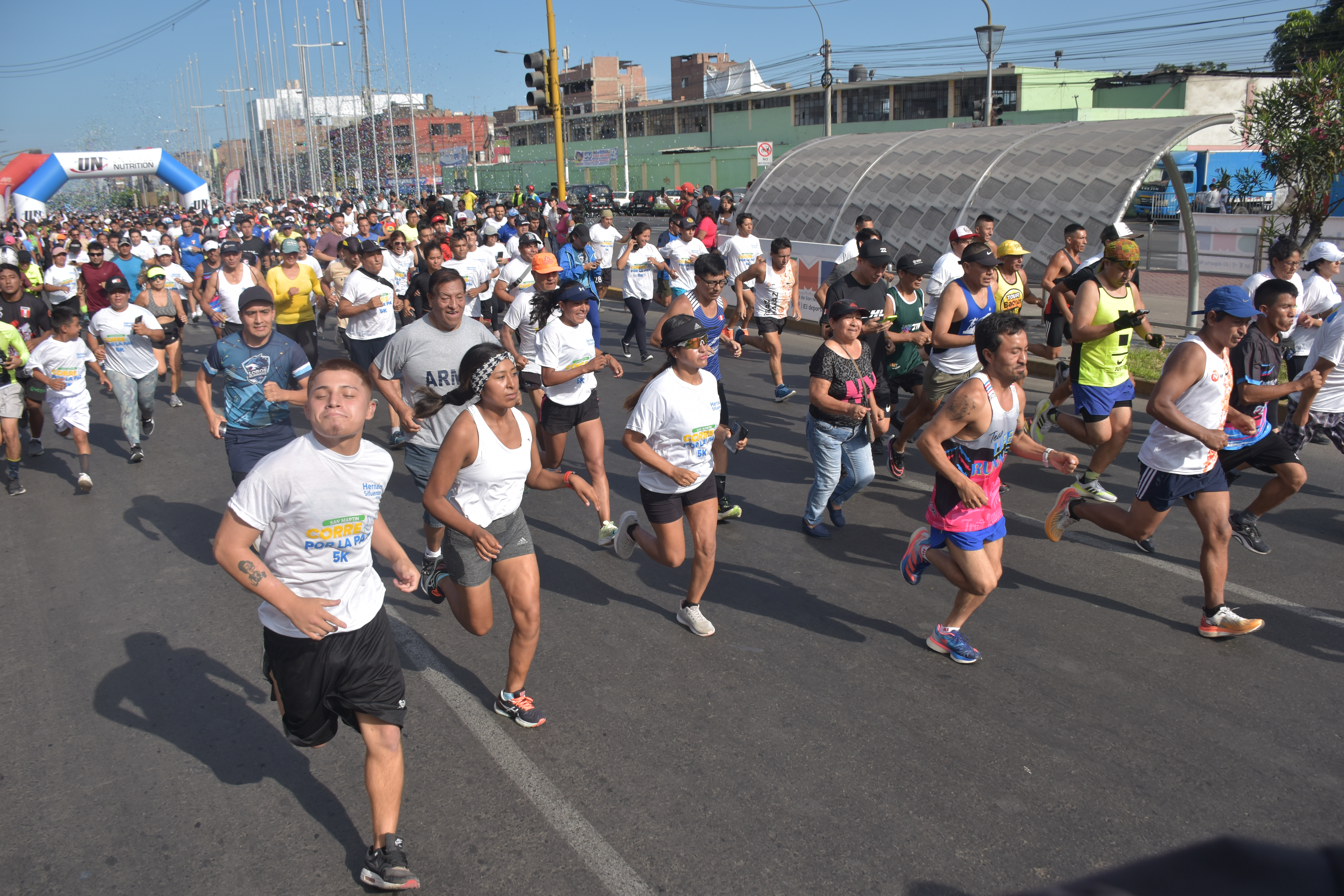 La carrera de 5 km contó con 4 categorías: damas, varones, personas invidentes y personas en silla de ruedas.