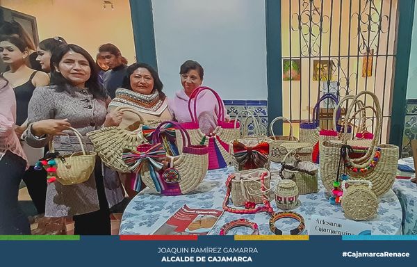 SHOWROOM "Mujeres Tejiendo Cultura”