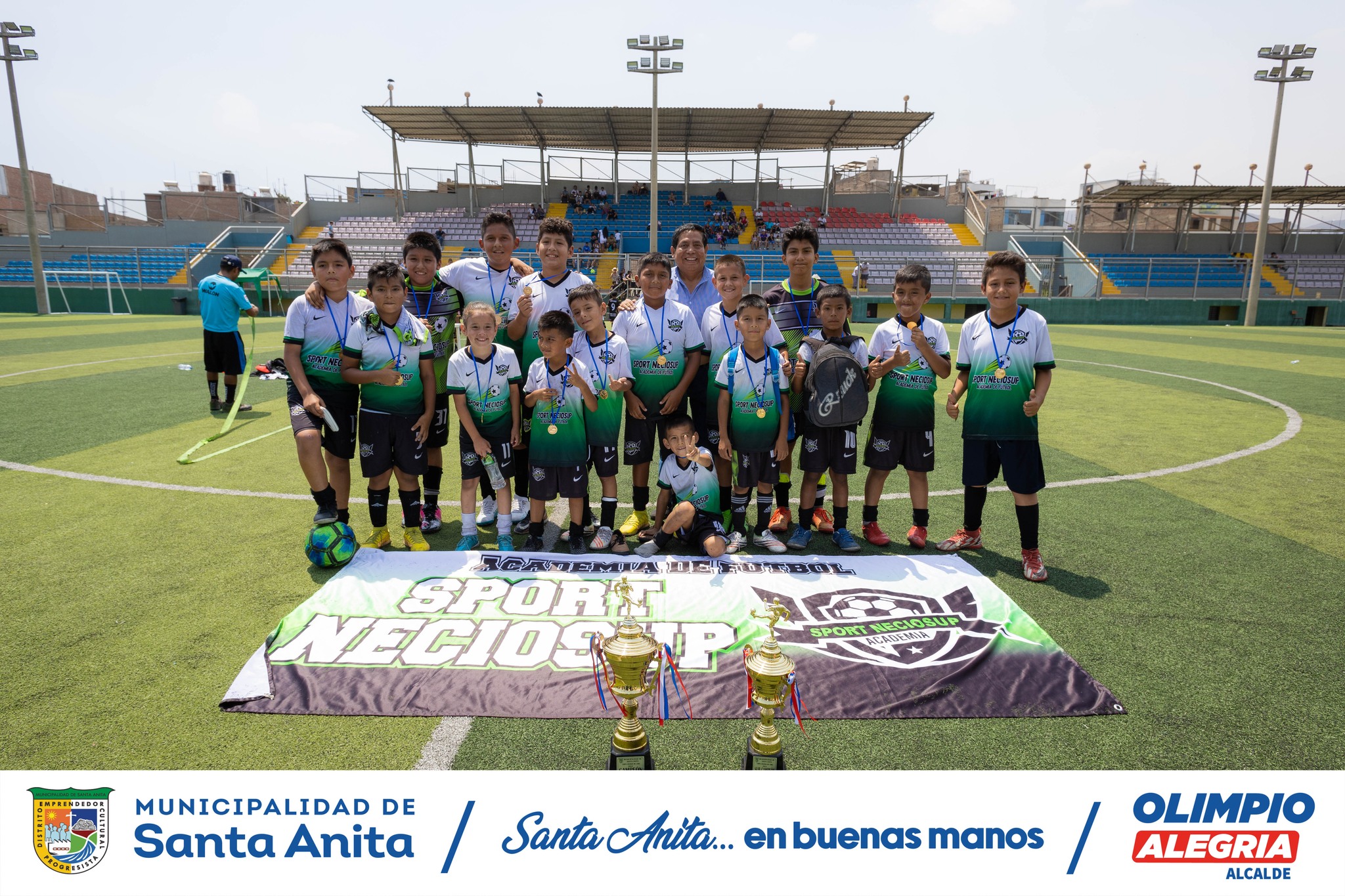 La final de fútbol realizado en Santa Anita rumbo a la Copa Ciudad Lima 2023 fue un gran éxito, los finalistas fueron premiados por el Alcalde Olimpio Alegría y tendrán la oportunidad de representar a nuestro distrito en la próxima Copa Ciudad Lima organizada por la MML.
#Olimpioalegria
#santaanitaenbuenasmanos.
#Copaciudadlima2023