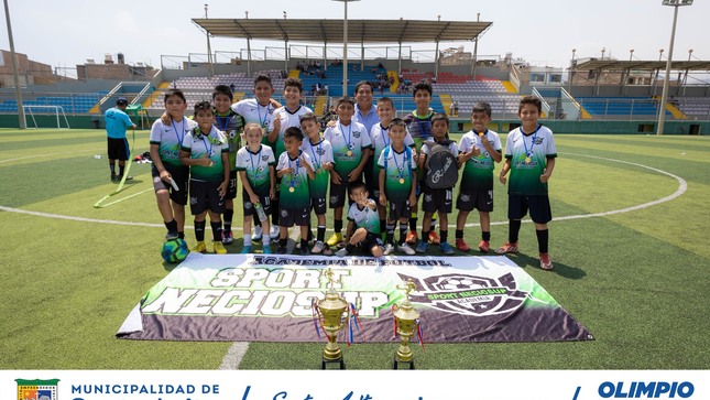 La final de fútbol realizado en Santa Anita  rumbo a la Copa Ciudad Lima 2023 fue un gran éxito, los finalistas fueron premiados por el Alcalde Olimpio Alegría y tendrán la oportunidad de representar a nuestro distrito  en la próxima Copa Ciudad Lima organizada por la MML.
#Olimpioalegria
#santaanitaenbuenasmanos.
#Copaciudadlima2023