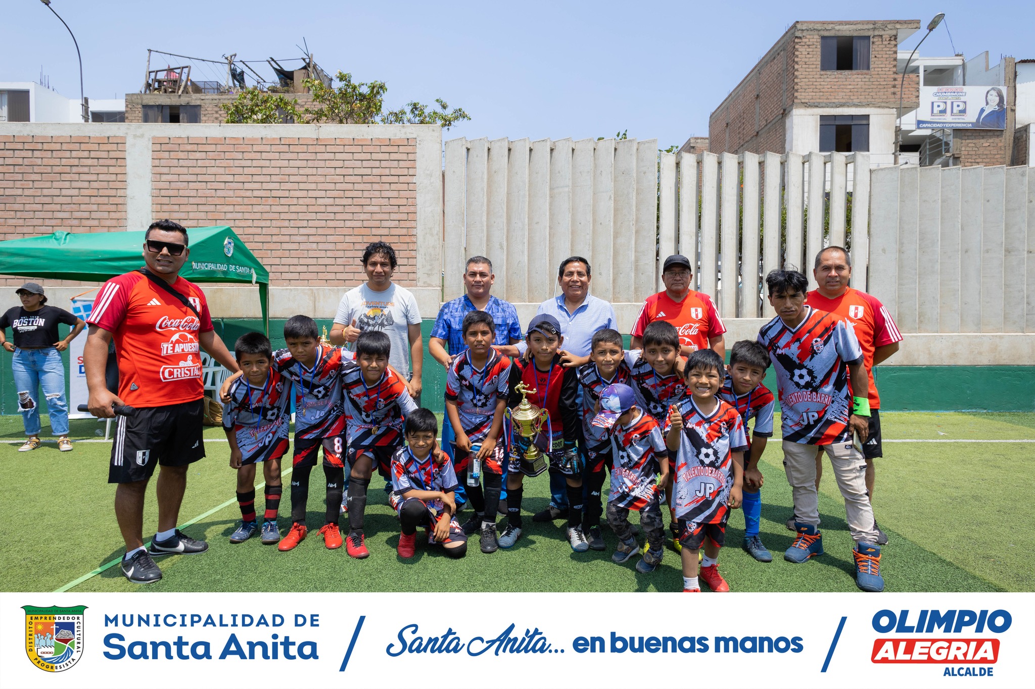 La final de fútbol realizado en Santa Anita rumbo a la Copa Ciudad Lima 2023 fue un gran éxito, los finalistas fueron premiados por el Alcalde Olimpio Alegría y tendrán la oportunidad de representar a nuestro distrito en la próxima Copa Ciudad Lima organizada por la MML.
#Olimpioalegria
#santaanitaenbuenasmanos.
#Copaciudadlima2023