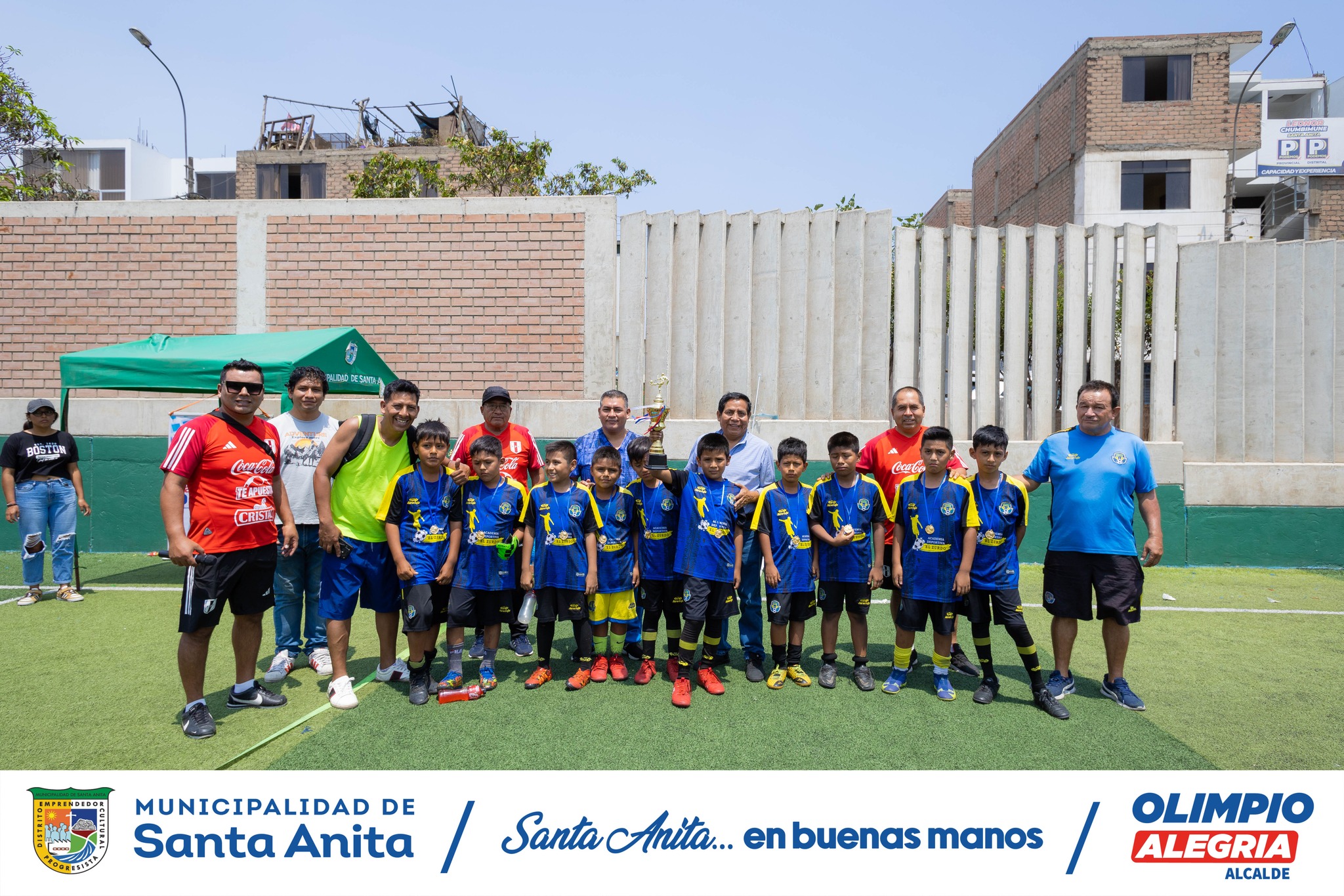 La final de fútbol realizado en Santa Anita rumbo a la Copa Ciudad Lima 2023 fue un gran éxito, los finalistas fueron premiados por el Alcalde Olimpio Alegría y tendrán la oportunidad de representar a nuestro distrito en la próxima Copa Ciudad Lima organizada por la MML.
#Olimpioalegria
#santaanitaenbuenasmanos.
#Copaciudadlima2023