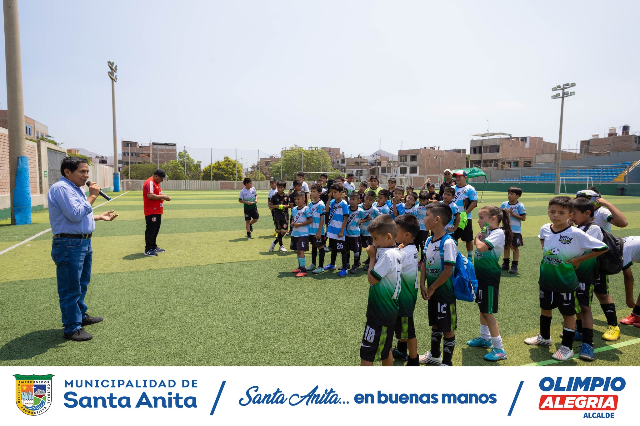 La final de fútbol realizado en Santa Anita rumbo a la Copa Ciudad Lima 2023 fue un gran éxito, los finalistas fueron premiados por el Alcalde Olimpio Alegría y tendrán la oportunidad de representar a nuestro distrito en la próxima Copa Ciudad Lima organizada por la MML.
#Olimpioalegria
#santaanitaenbuenasmanos.
#Copaciudadlima2023
