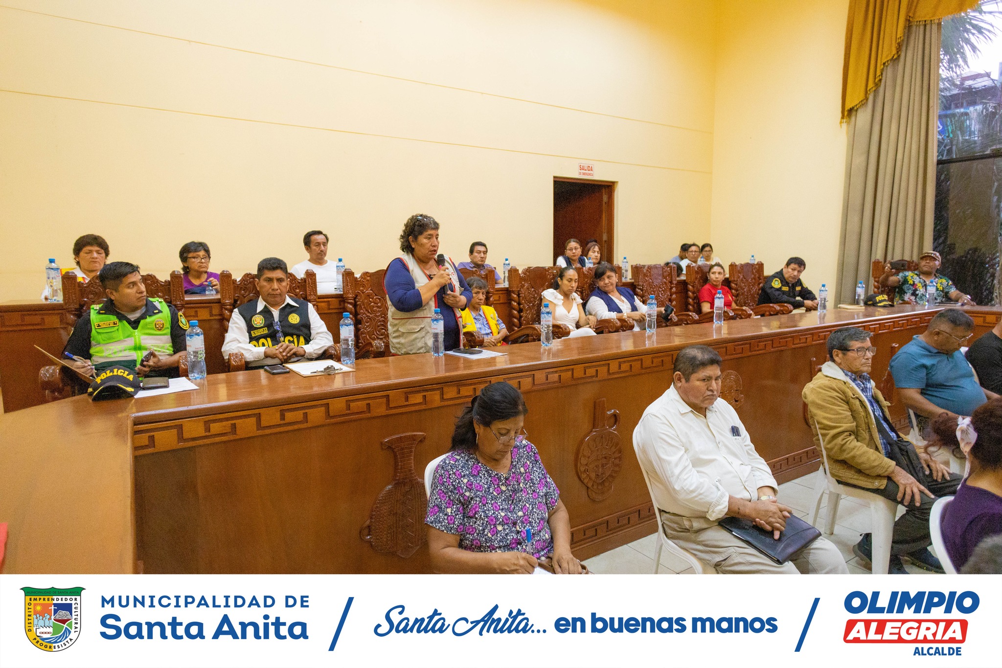 Nuestro alcalde Olimpio Alegría, en su calidad de presidente de la Plataforma de Defensa Civil, lideró una reunión de emergencia con los vecinos de las distintas zonas del distrito, así como con instituciones públicas y privadas. Durante la reunión, se informó acerca de las medidas tomadas desde el primer día en que se decretó la emergencia en nuestra comuna.
#olimpioalegria
#santaanitaenbuenasmanos
#plataformadedefensacivil