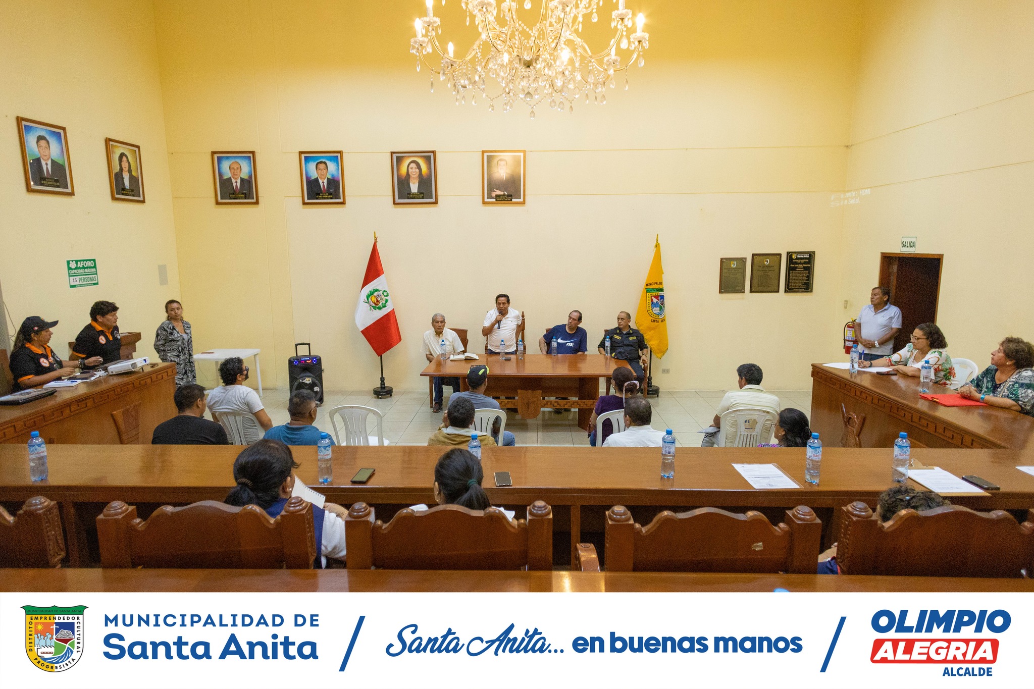 Nuestro alcalde Olimpio Alegría, en su calidad de presidente de la Plataforma de Defensa Civil, lideró una reunión de emergencia con los vecinos de las distintas zonas del distrito, así como con instituciones públicas y privadas. Durante la reunión, se informó acerca de las medidas tomadas desde el primer día en que se decretó la emergencia en nuestra comuna.
#olimpioalegria
#santaanitaenbuenasmanos
#plataformadedefensacivil