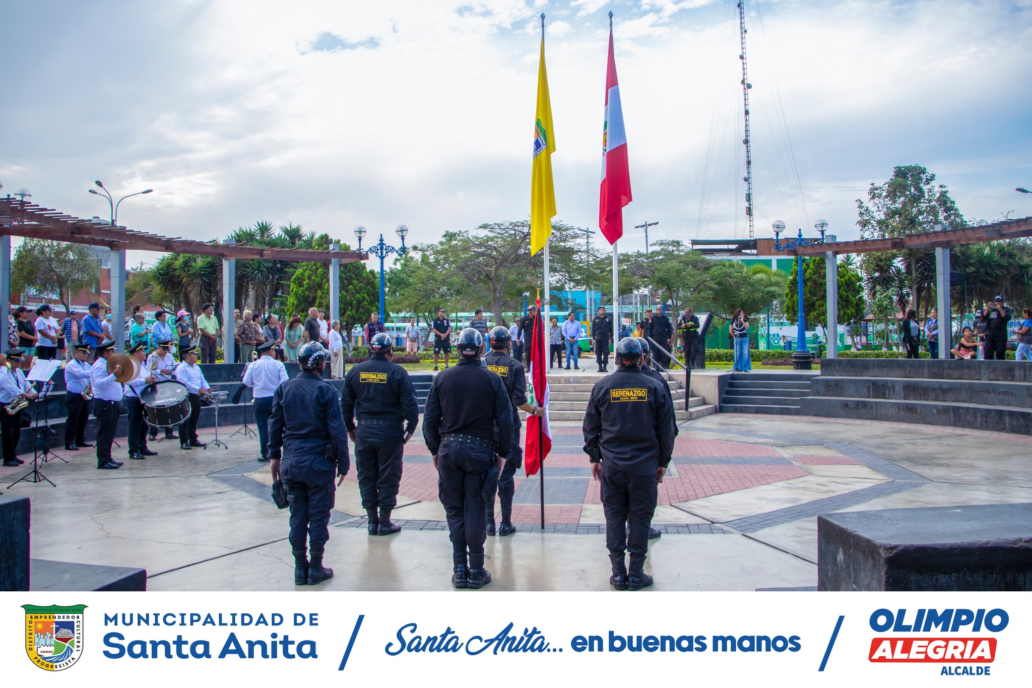Se llevó a cabo el izamiento del Pabellón Nacional, cuyos actos protocolares estuvieron a cargo del alcalde Olimpio Alegría y funcionarios. También participaron miembros de serenazgo y vecinos de la zona.
Estas actividades fortalecen nuestro espíritu cívico e identidad con el distrito y país.
#santaanitaenbuenasmanos
#olimpioalegría