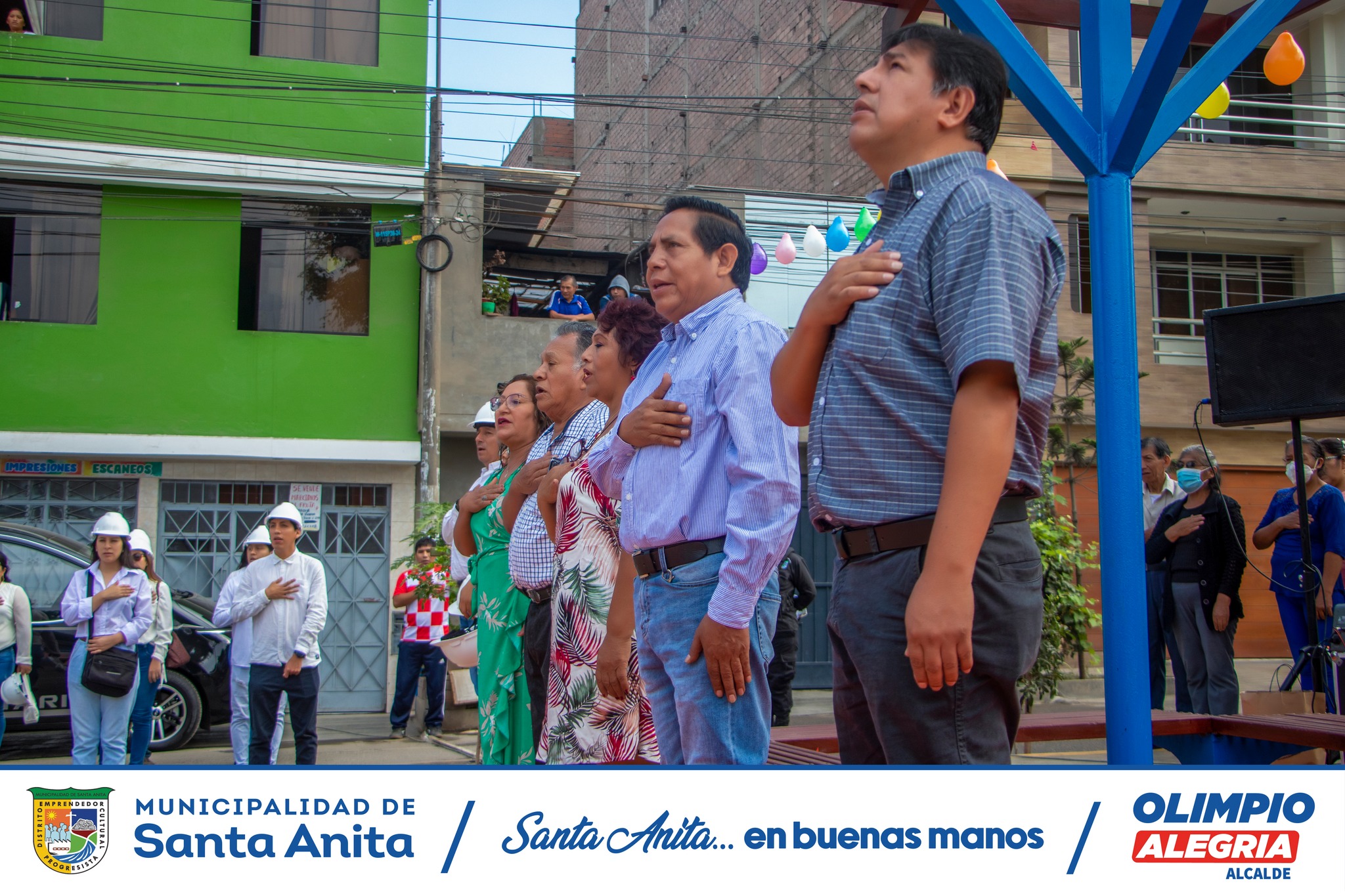 Se llevó a cabo el izamiento del Pabellón Nacional, cuyos actos protocolares estuvieron a cargo del alcalde Olimpio Alegría y funcionarios. También participaron miembros de serenazgo y vecinos de la zona.
Estas actividades fortalecen nuestro espíritu cívico e identidad con el distrito y país.
#santaanitaenbuenasmanos
#olimpioalegría
