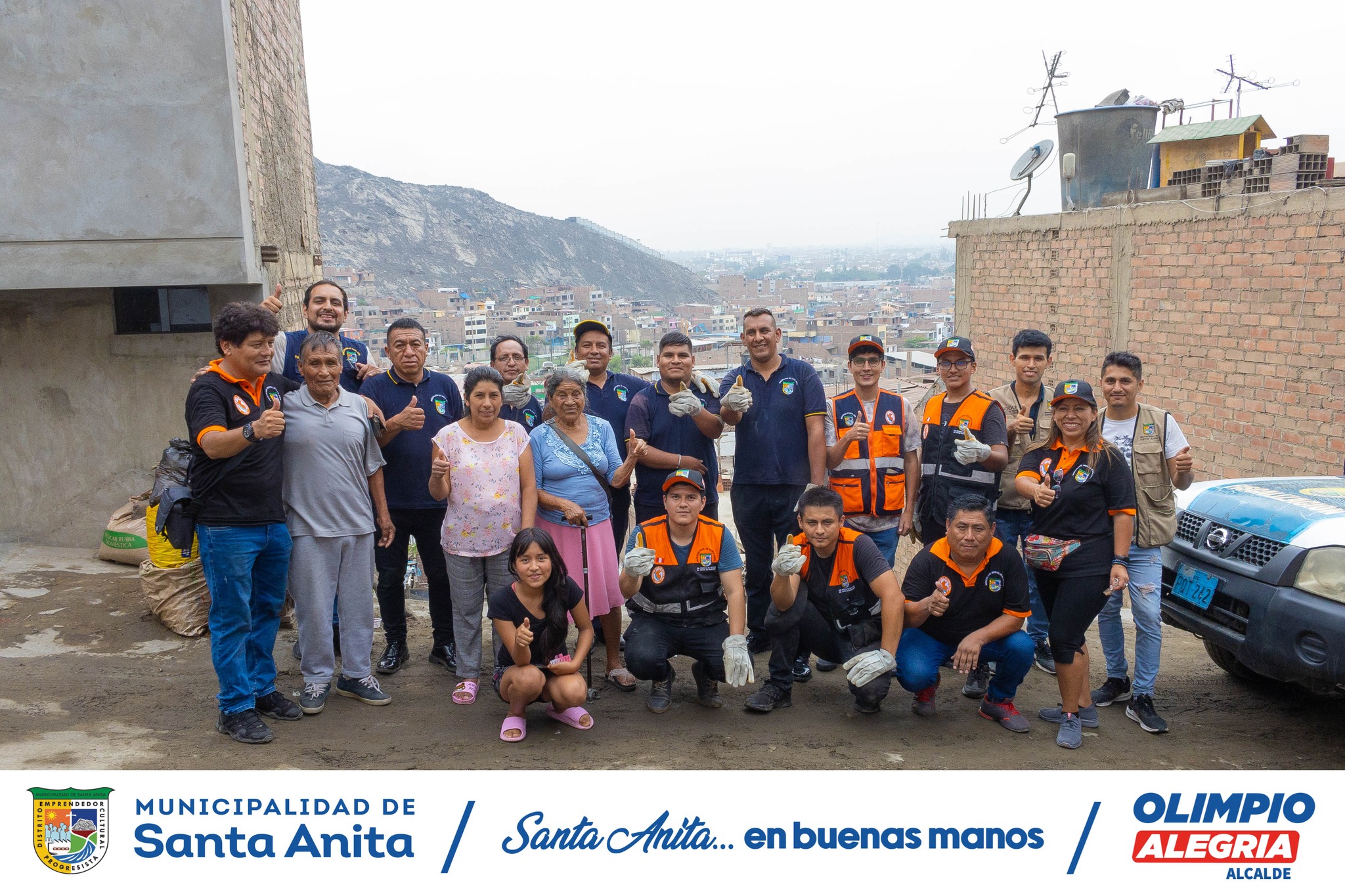 Nuestro Alcalde Olimpio Alegría en coordinación con la Sub Gerencia de Gestión de Riesgo de Desastres e Inspecciones de Santa Anita, presentes en las zonas altas, llevando ayuda como calaminas, bobinas y triplay tras las intensas lluvias que afectaron nuestro distrito.
#Olimpioalegria
#santaanitaenbuenasmanos