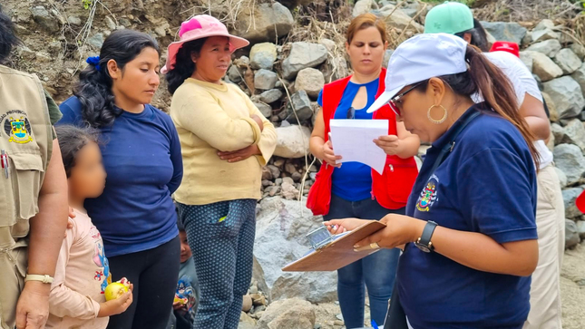 Entregan cocinas, colchones y víveres a familias damnificadas en quebrada San Miguel 