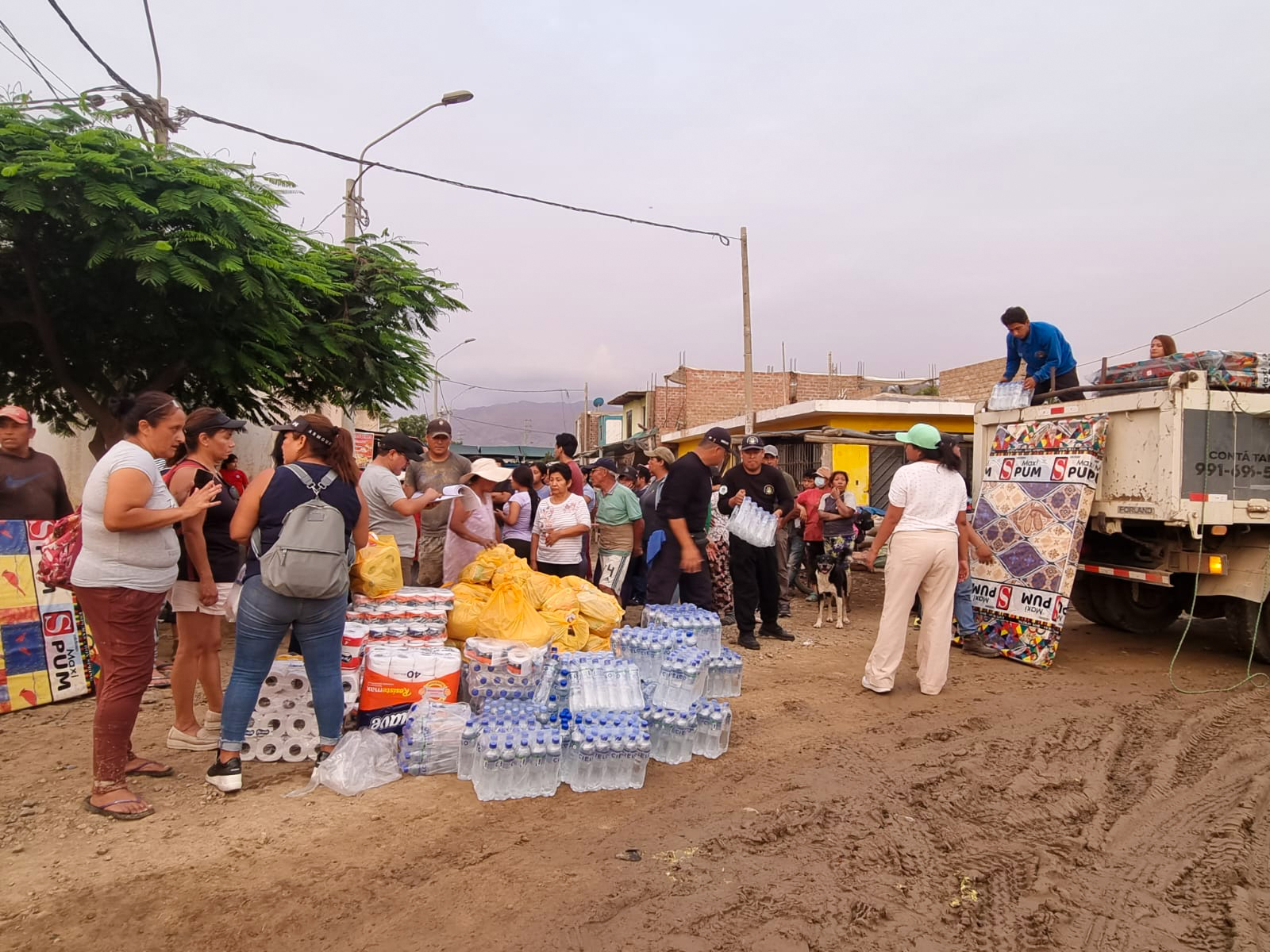 Apoyo humanitario recaudado por la MPH y el comité de damas solidarias también llegó a Huayán