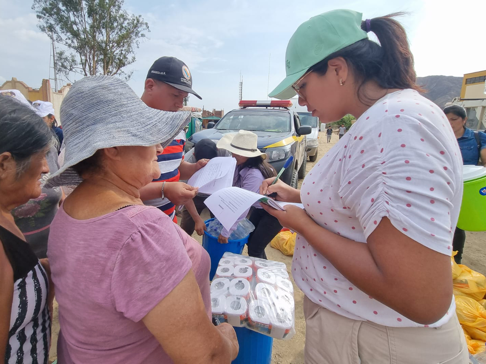 Comitiva municipal acudió a cuyo con una camionada de víveres para los damnificados
