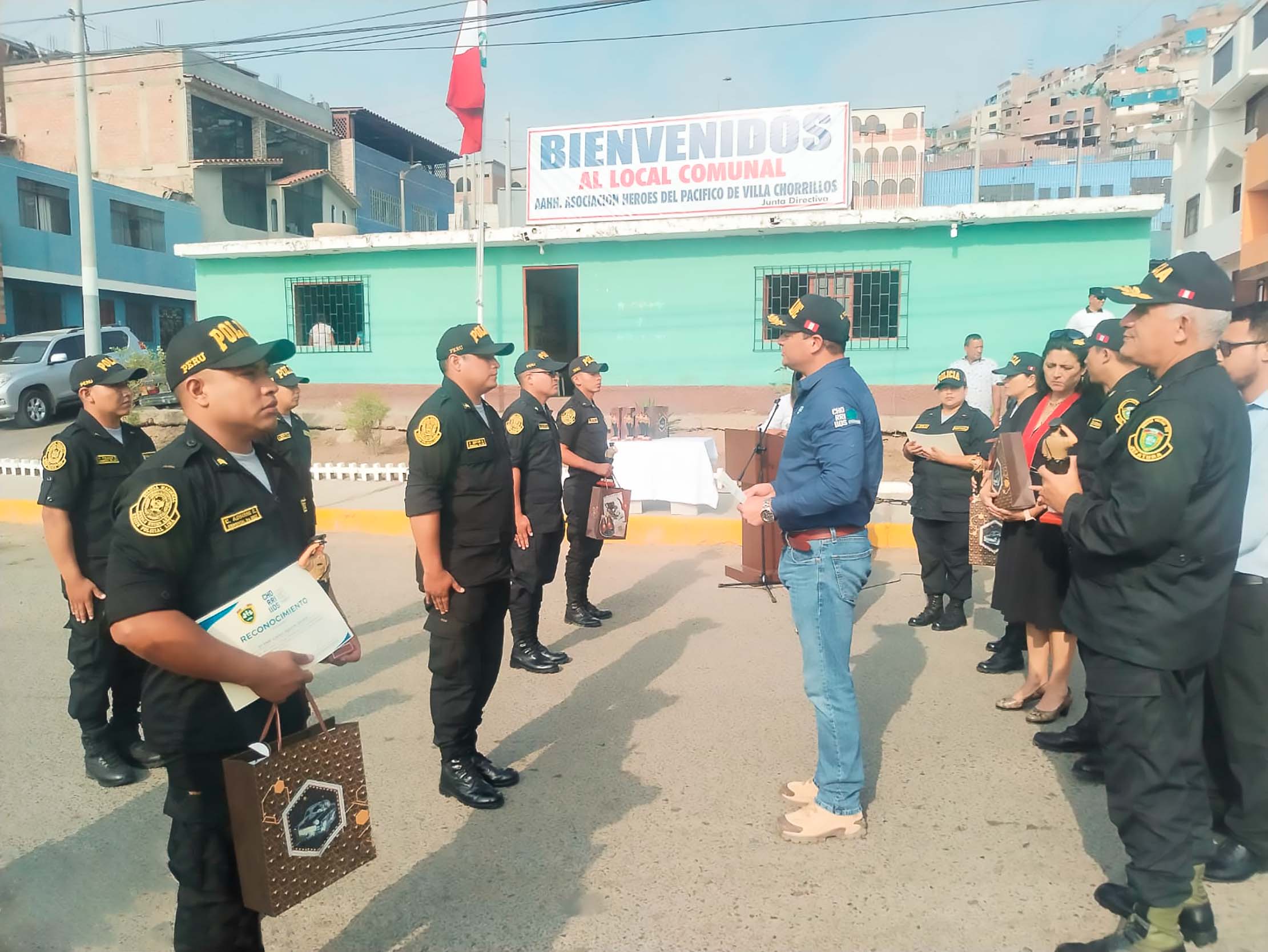 Alcalde Fernando Velasco participó de importante reconocimiento a integrantes de la Policía