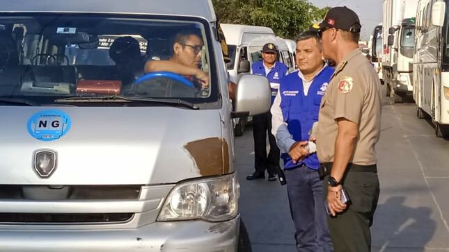 La gerencia de transporte y movilidad urbana, en conjunto con la policía, realizó un operativo en la Av. Argentina, para fiscalizar a los conductores de transporte público.