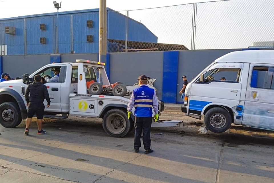 La gerencia de transporte y movilidad urbana, en conjunto con la policía, realizó un operativo en la Av. Argentina, para fiscalizar a los conductores de transporte público.
