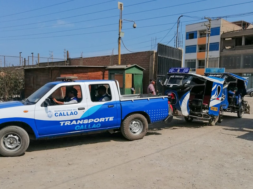 La gerencia de transporte y movilidad urbana, en conjunto con la policía, realizó un operativo en la Av. Argentina, para fiscalizar a los conductores de transporte público.