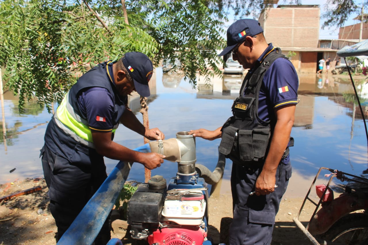Personal municipal trabajó denodadamente para evacuar aguas empozadas