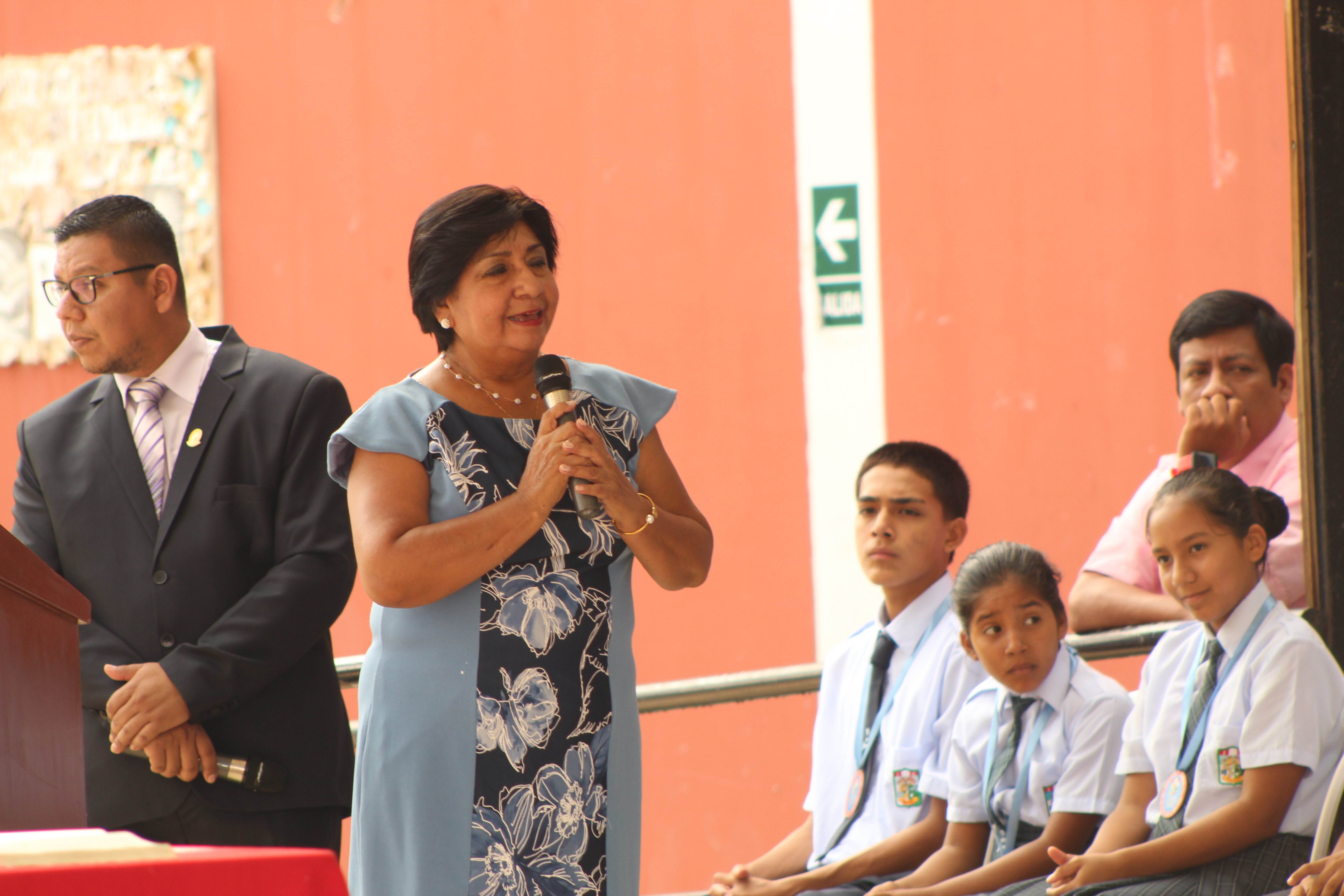 directora de UGEL Sullana
