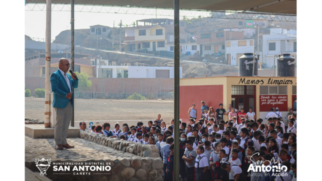 El Señor Alcalde presente en inicio de clases del Nivel Primaria e Inicial