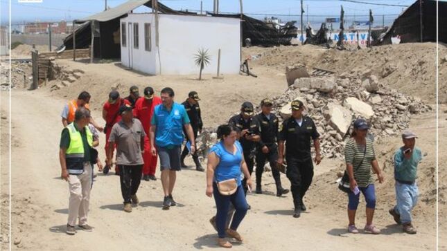 Nuestro Alcalde realizando la visita a la zona de la quebrada Cruz de Hueso