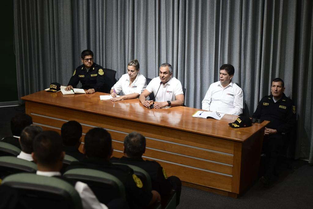 Ministro del Interior se reunió con el Comando Policial de La Libertad.