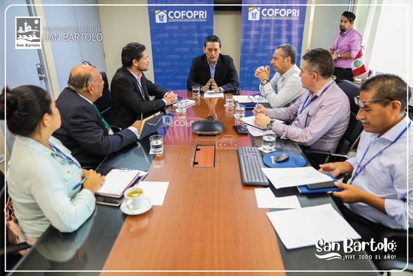 El Alcalde se reuni贸 con COFOPRI para poner de conocimiento la situaci贸n de las posesiones informales consolidadas y pendientes de titulaci贸n en nuestra comunidad.