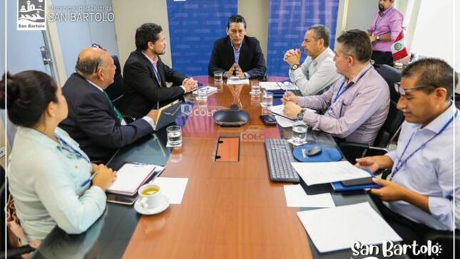 El Alcalde se reunió con COFOPRI para poner de conocimiento la situación de las posesiones informales consolidadas y pendientes de titulación en nuestra comunidad.