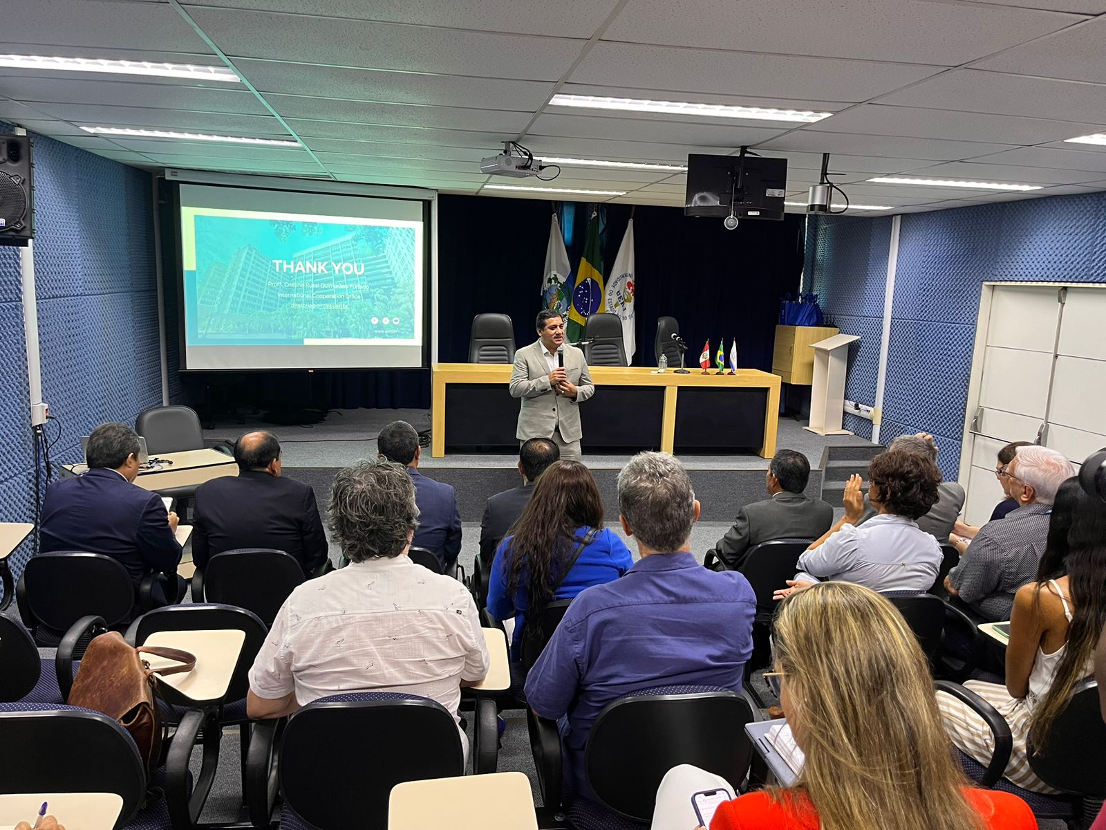 Percy Zuta Castillo sostuvo una reunión de trabajo con el doctor Mario Carneiro, el Rector de la Universidad del Estado de Río de Janeiro