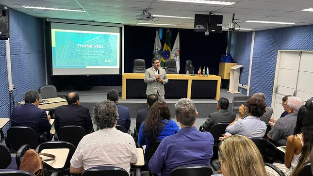 Percy Zuta Castillo sostuvo una reunión de trabajo con el doctor Mario Carneiro, el Rector de la Universidad del Estado de Río de Janeiro