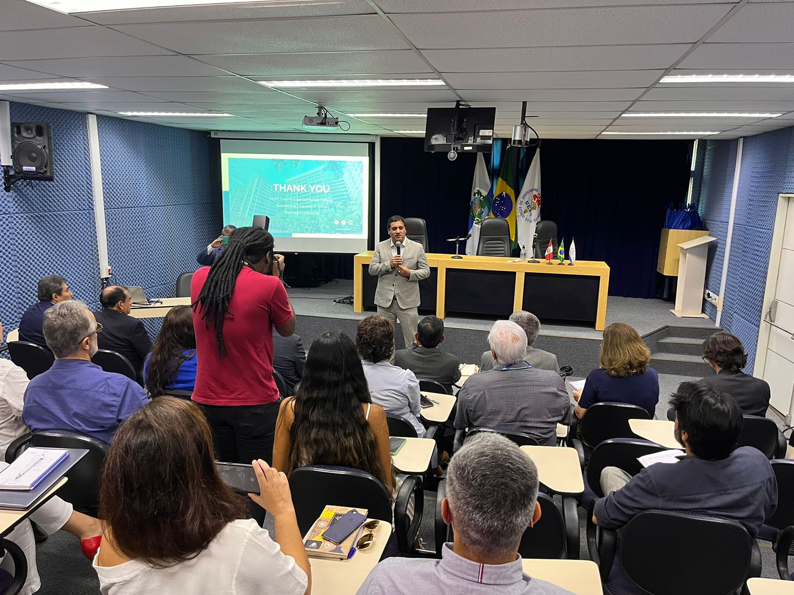 Percy Zuta Castillo sostuvo una reunión de trabajo con el doctor Mario Carneiro, el Rector de la Universidad del Estado de Río de Janeiro