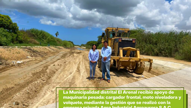 Foto del alcalde con la representante de la empresa privada Agroaurora. 
