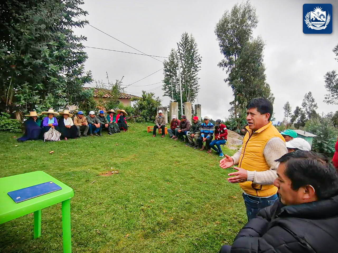 Dicha reunión tuvo la finalidad de dar a conocer las necesidades de los pobladores de Tangalbamba sobre el mejoramiento de trocha para traslado del camión lechero y el mejoramiento genético a través de inseminación artificial y proyectos productivos para mejorar la ganadería.
✅El señor alcalde Manuel Villar, escucho atentamente cada uno de los pedidos de la asociación, llegando a muy buenos acuerdos y con el compromiso de ser escuchados cada vez que lo necesiten.