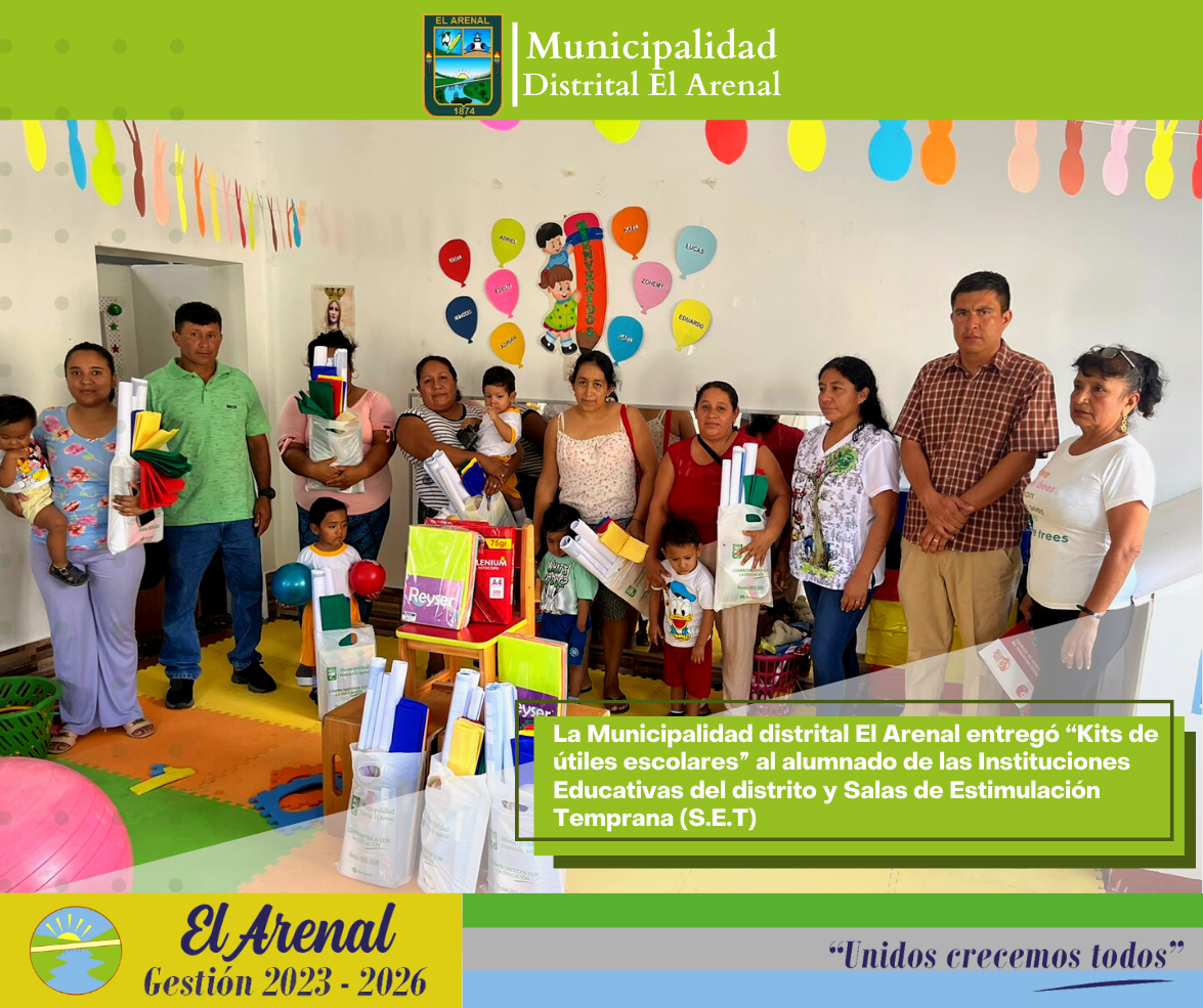 Foto del alcalde entregando los kits de útiles escolares.